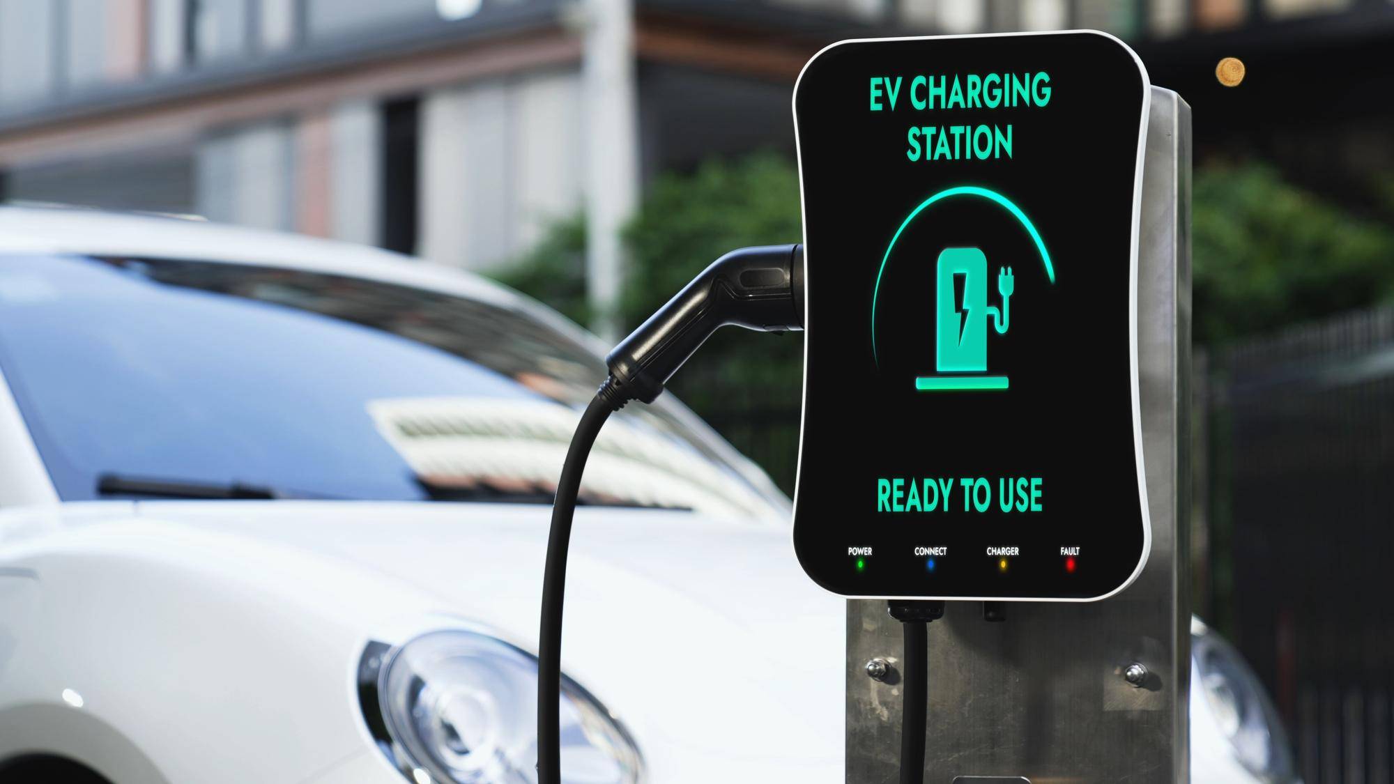 Jak naładować elektryka aby uniknąć problemów podczas jazdy?